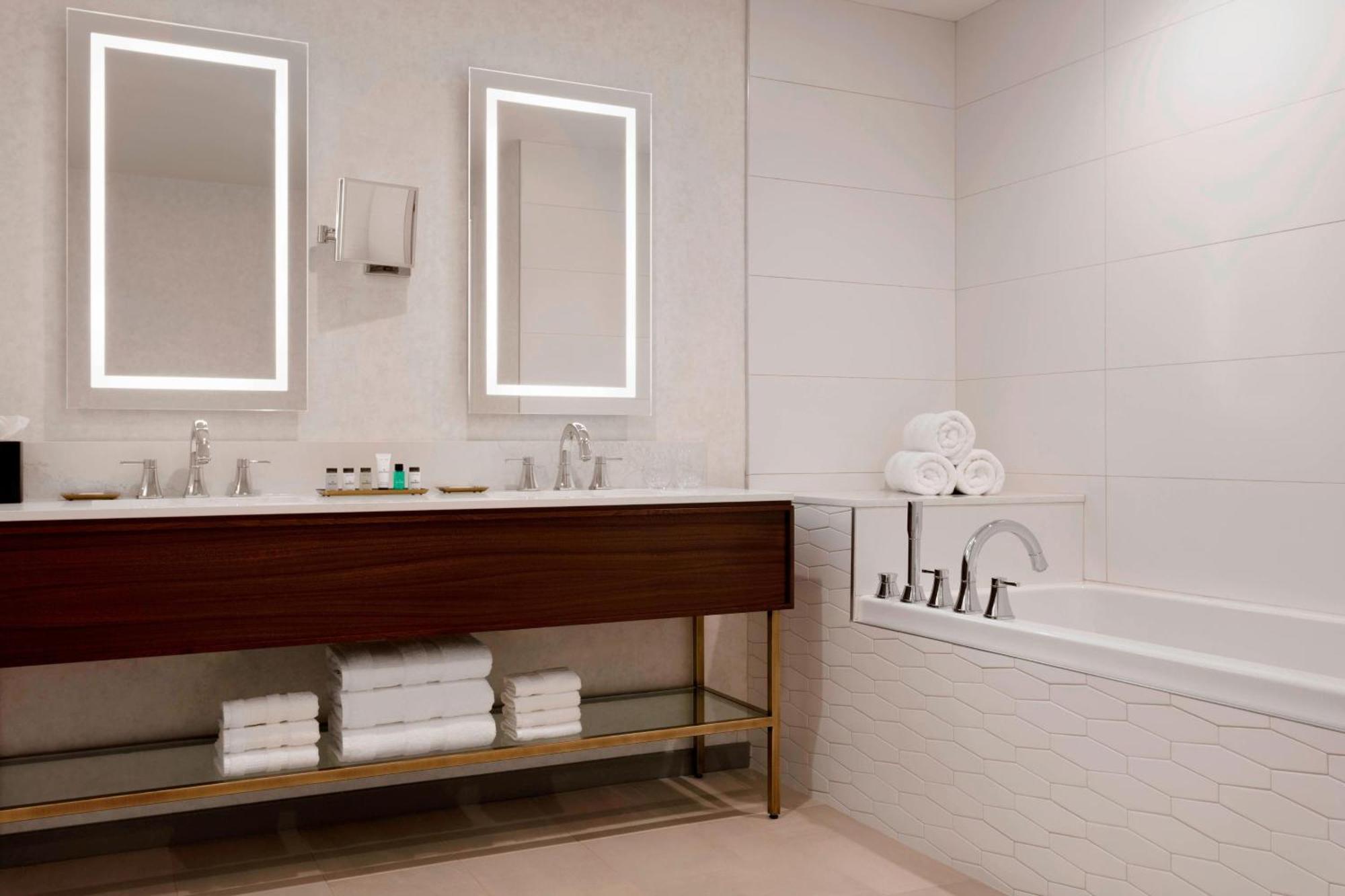 Sheraton Saint-Hyacinthe Hotel Екстериор снимка